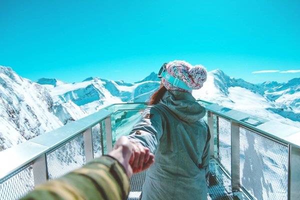 Comment bien s'équiper pour faire du camping en Haute-Savoie en hiver ?