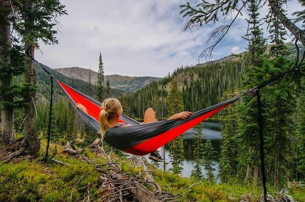 Top 10 des meilleurs spots de camping en Savoie pour une aventure en montagne inoubliable